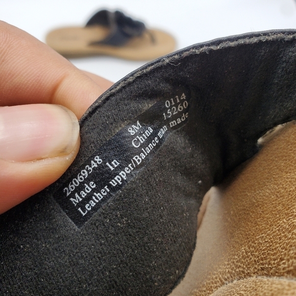 Clarks Shoes Womens 8M Brynn Style  Comfort Insole Leather Thong Sandals - Picture 3 of 9